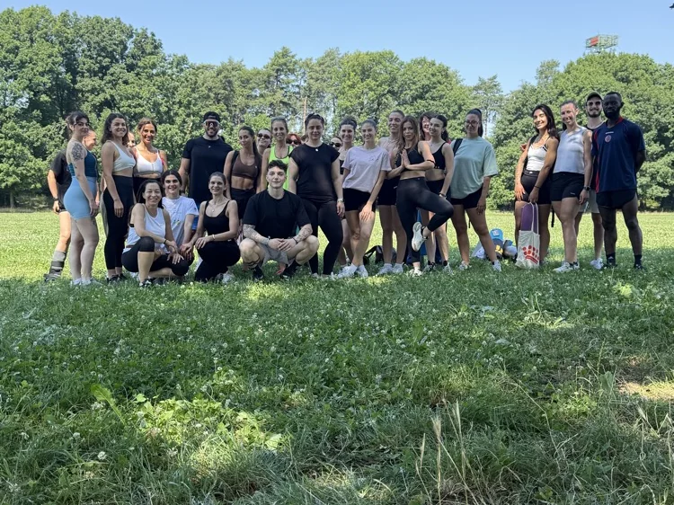 Gruppo del Run Club Riven in strada prima della partenza