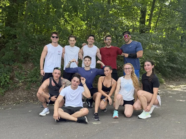 Il gruppo del Riven Run Club riunito al parco dopo la corsa